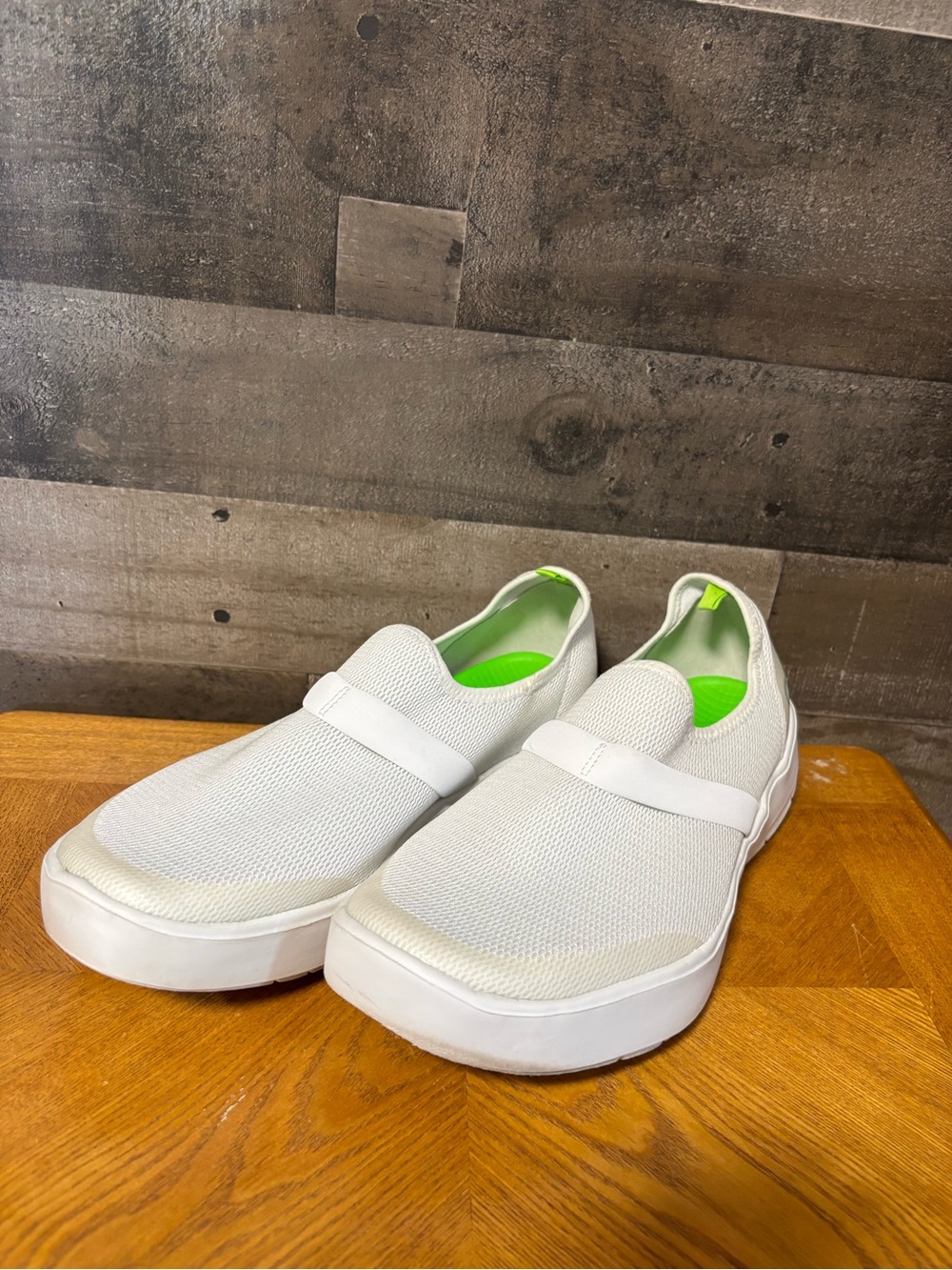 Oofos Recovery White Slip-On Mesh Sneakers with Neon Green Interior Women’s 11